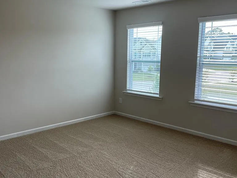 135 Rossell Park Cir — Photo 10