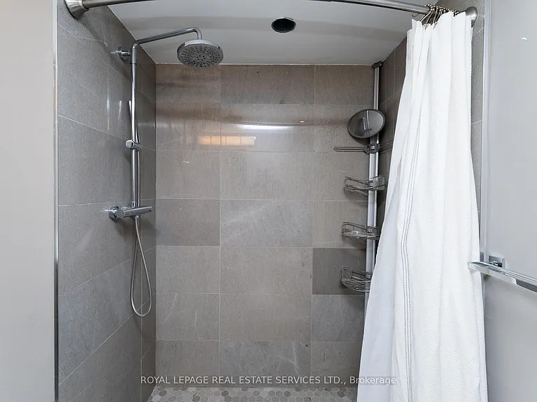 70 Shaftesbury Ave #4 — Photo 23