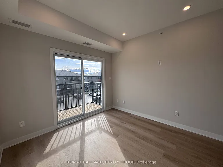 2370 Tenth Line Rd #302 — Photo 11