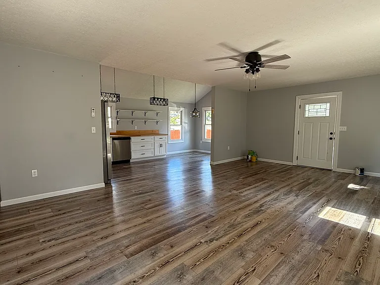 106 E Frazier Ave — Photo 7