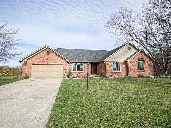 2nd image of 901 Ironwood West Dr