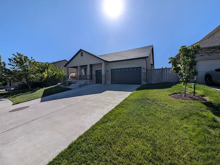 8743 N Franklin Dr — Photo 2