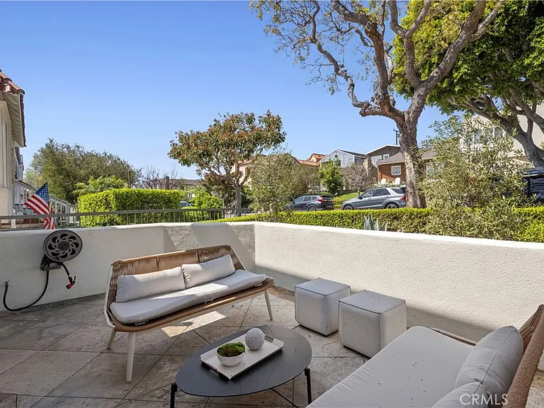 708 Iris Ave #A — Photo 2