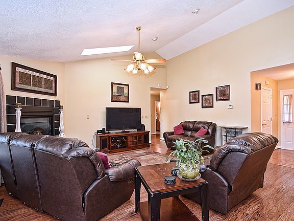 4th image of 104 Summerchase Ln