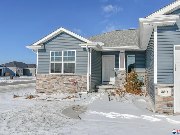 350 Woodland Blvd, Hickman, NE 68372