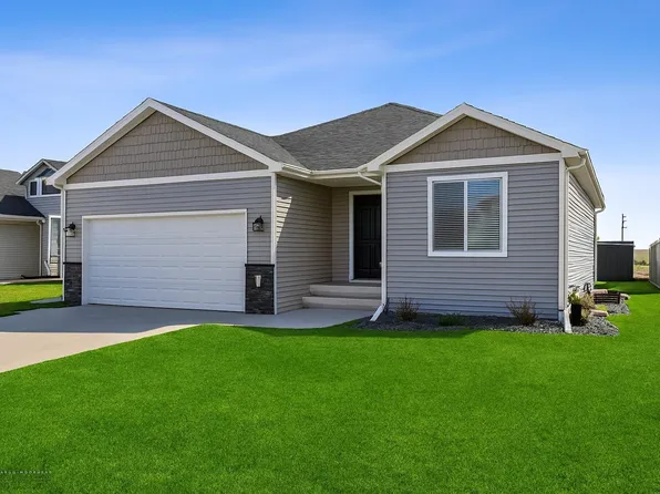 5944 58th St S, Fargo, ND 58104