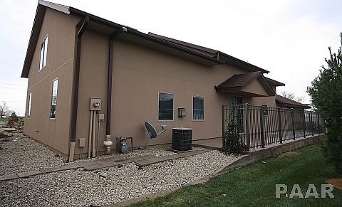 4th image of 101 W Southgate Dr