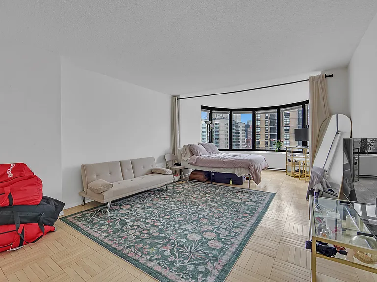 330 E 38th St #31H — Photo 3