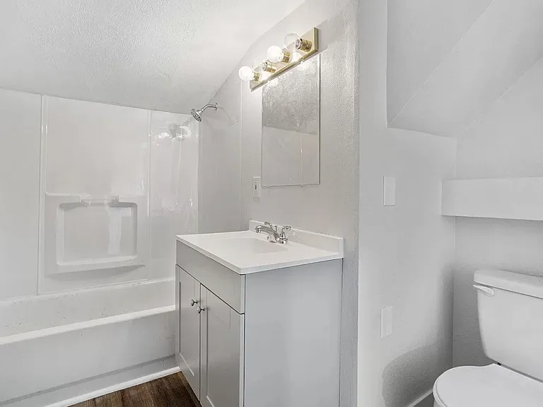 41 E Empire Ave #B — Photo 5