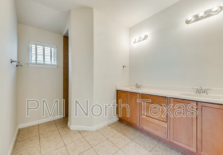 2404 Sun Creek Dr — Photo 17