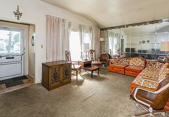 4th image of 10417 Avenue M