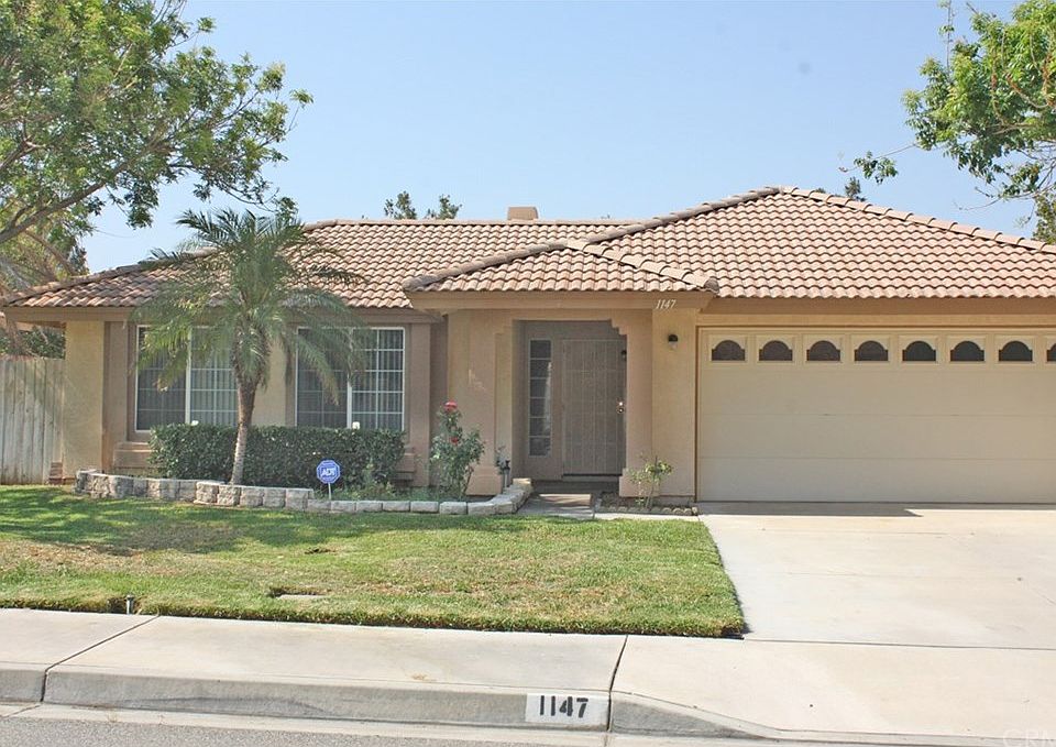 1st image of 1147 W Dover Dr