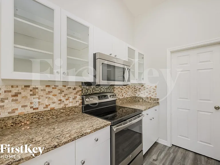 3013 25th St SW — Photo 6