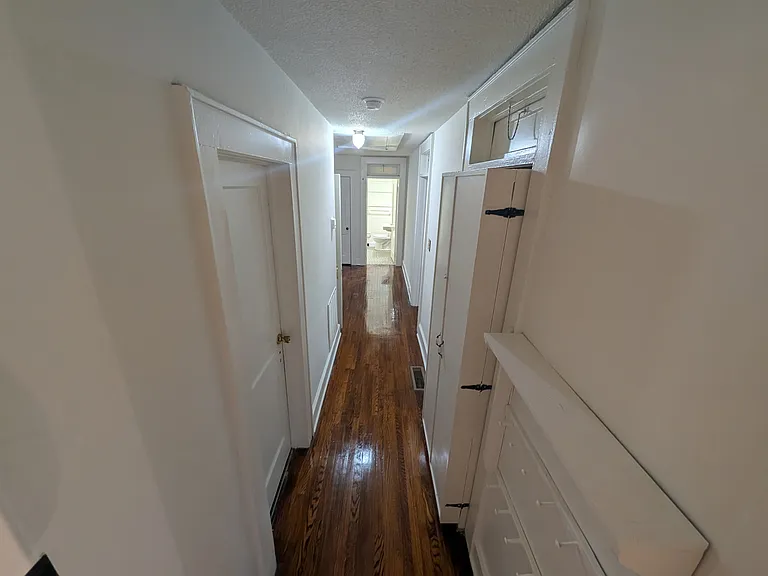 1215 Clarendon St — Photo 11