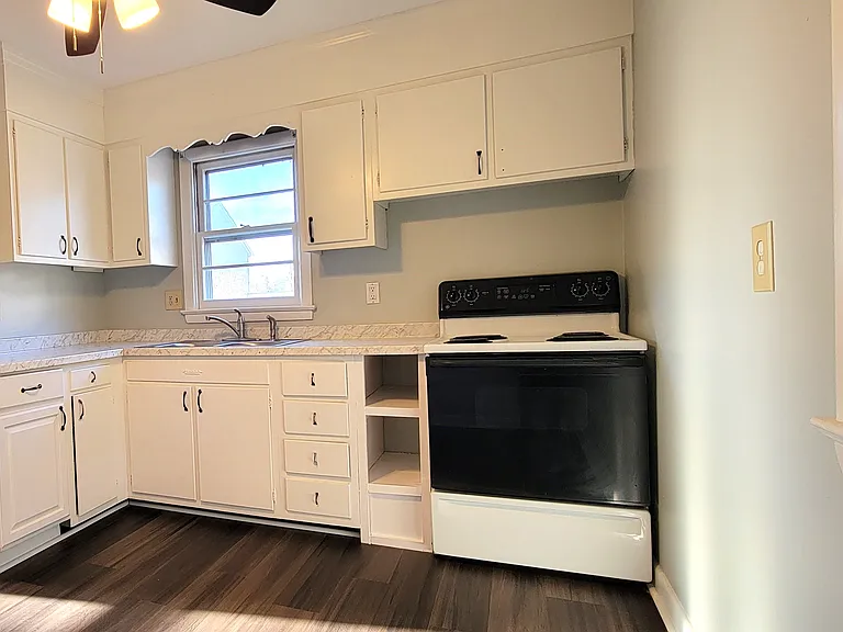 719 Jefferson St — Photo 6