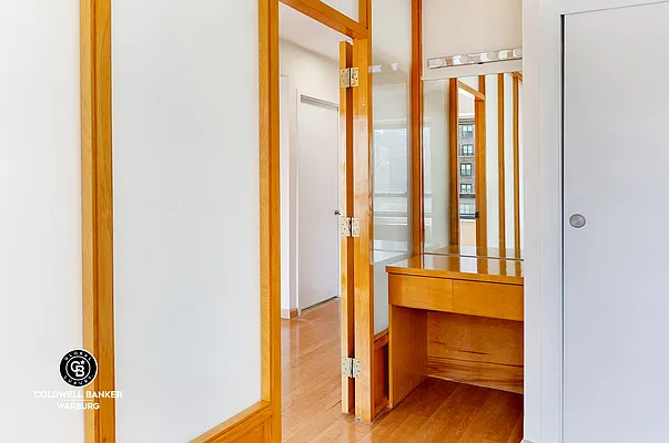 Rented by Coldwell Banker Warburg | media 15