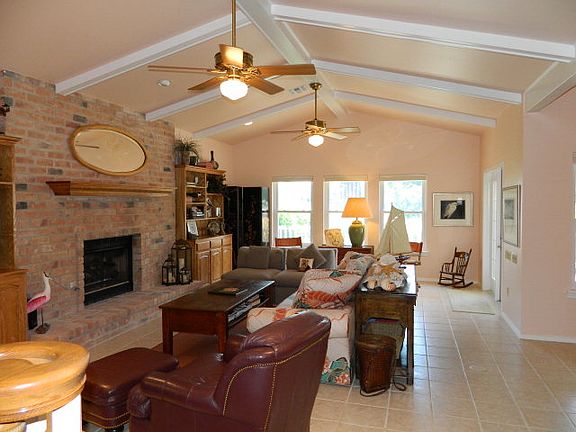 4th image of 2323 Harbor Dr