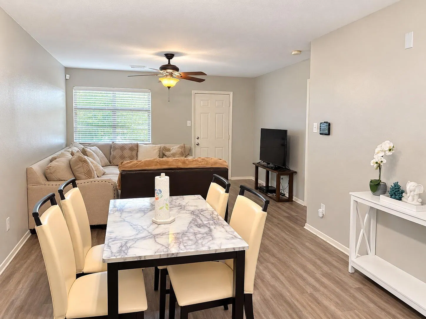 3 bed, 2.0 bath, 1008 sqft, $1,700 — Photo 4