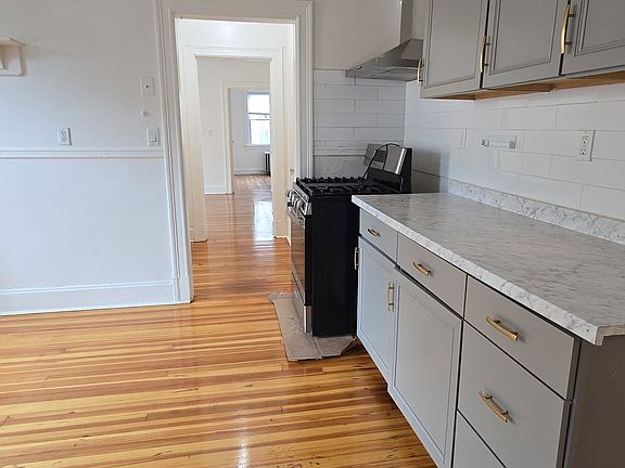 4th image of 100 Magnolia St #3