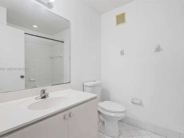 1261 SE 27th St #201 — Photo 20
