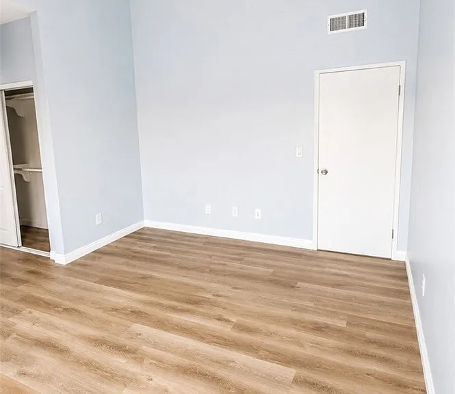 7900 Woodman Ave #105 — Photo 20