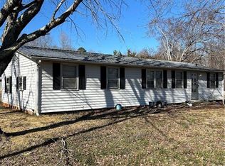 526 Denton Rd, Denton, NC 27239