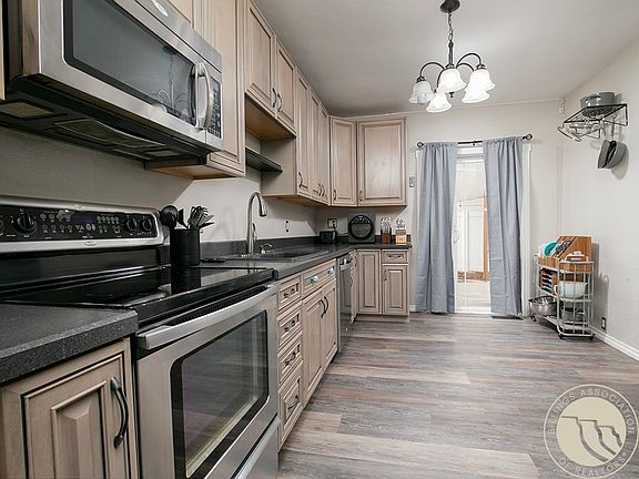 2nd image of 528 N Lakeview Dr