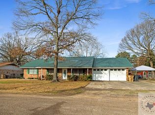 707 E 10th St, Hooks, TX 75561