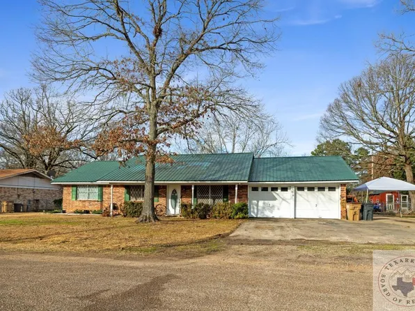 707 E 10th St, Hooks, TX 75561