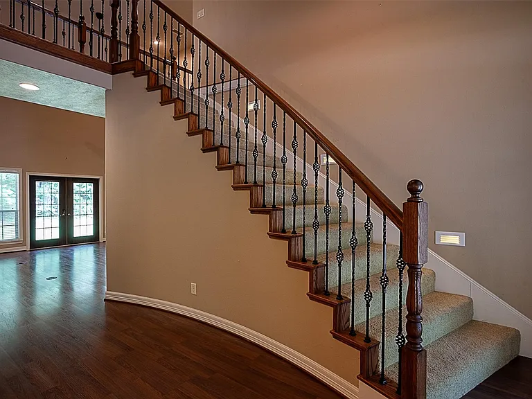 289 Broadmoor Dr — Photo 35