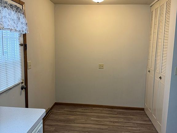 5th image of 415-421 W Grand Ave