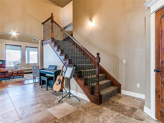 4th image of 17500 Melville Ln