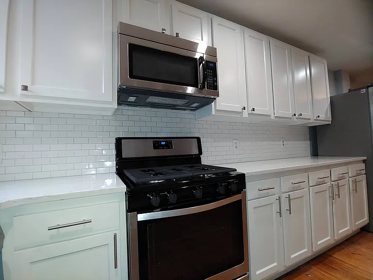 33 S Calhoun St — Photo 19