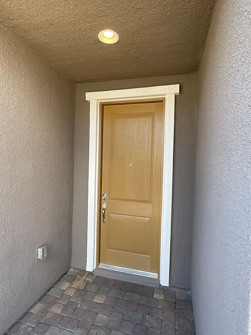 Spacious 2 story Home in Sunstone Gated Community — Photo 2