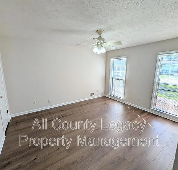1422 Fairfield Dr SW — Photo 10