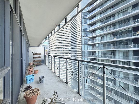 4th image of 33 Charles St E #2001