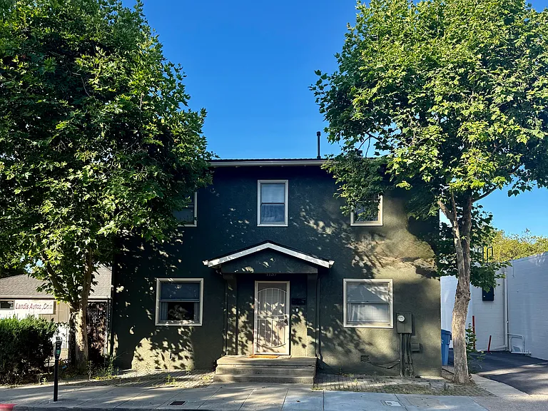 1137 Carmel St — Photo 1