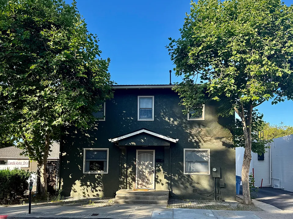1137 Carmel St
