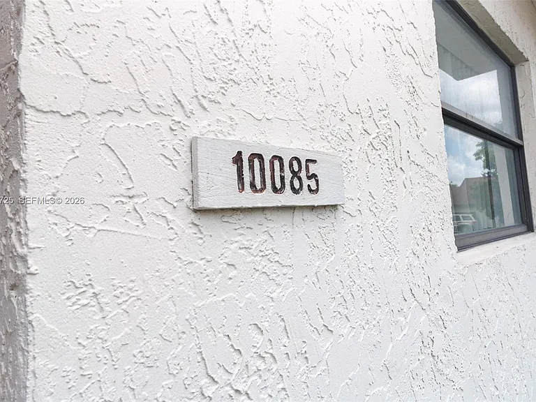 10085 NW 6th Ter — Photo 20