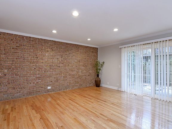 2nd image of 1865 Tanglewood Dr APT C