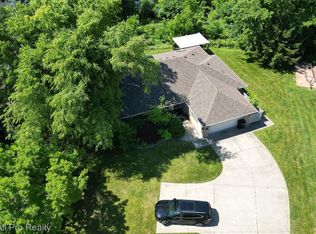 3 Lakeridge Dr, Adrian, MI 49221