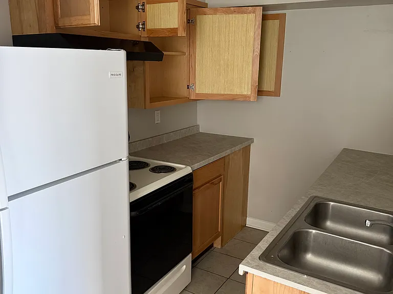 490 Ashland Ter #1 — Photo 7