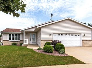 4901 Manor Brook Dr NW, Rochester, MN 55901