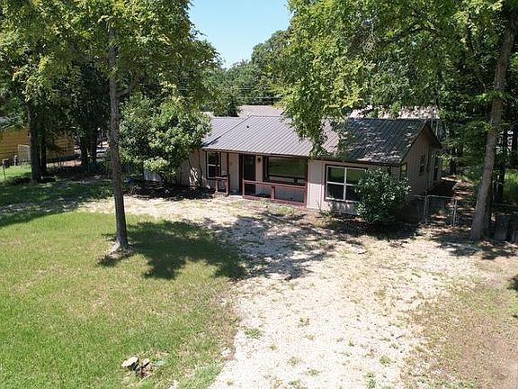 3rd image of 120 Pierce Dr