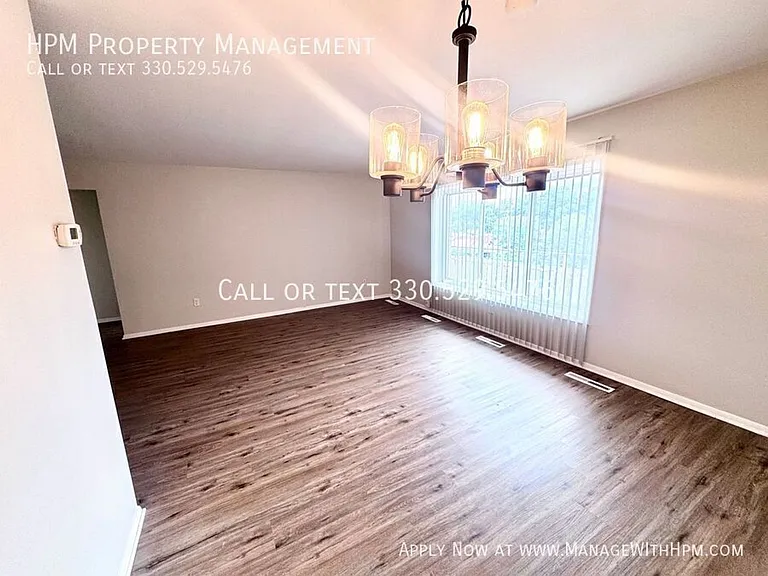 Aristocrat Apartments — Photo 15