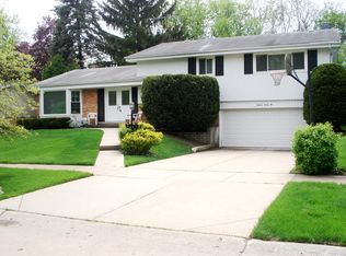 1832 Smith Rd, Northbrook, IL 60062