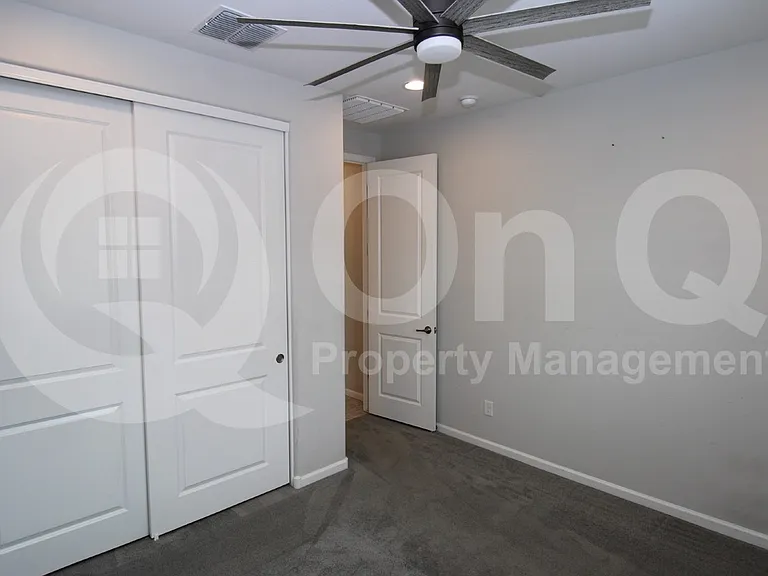 275 E Honeysuckle Pl — Photo 17