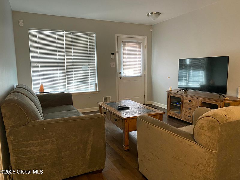 3rd image of 107 Morning Glory Way