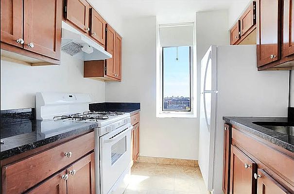 2nd image of 170 E Mosholu Pkwy S APT 3A