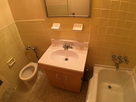 Rented by Kew Forest Realty Inc | media 9